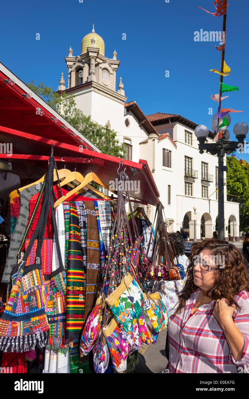 California,Los Angeles,Los Angeles Plaza Historic District,patrimonio messicano,Olvera Street,plaza,la Plaza United Methodist Church,facciata,artigianato messicano Foto Stock