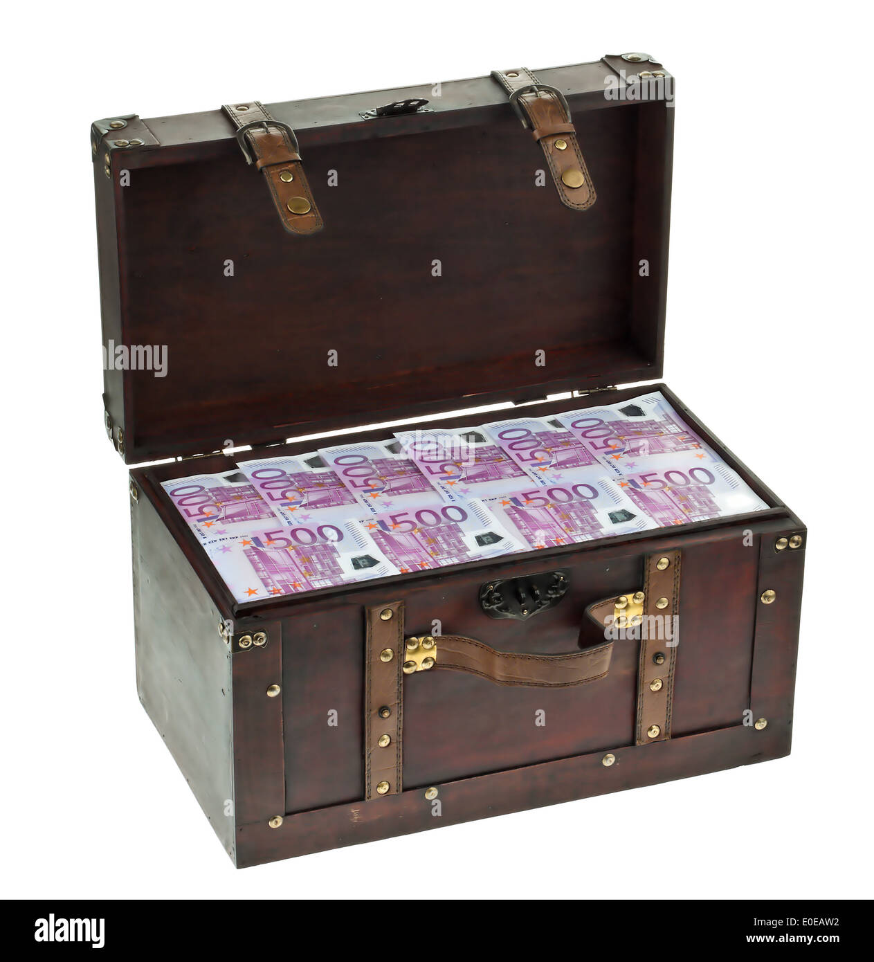 Un grande petto con euro di banconote. Crisi finanziaria Crisi, debiti., Eine grosse Truhe mit Euro Banknoten. Finanzkrise, Krise, Foto Stock