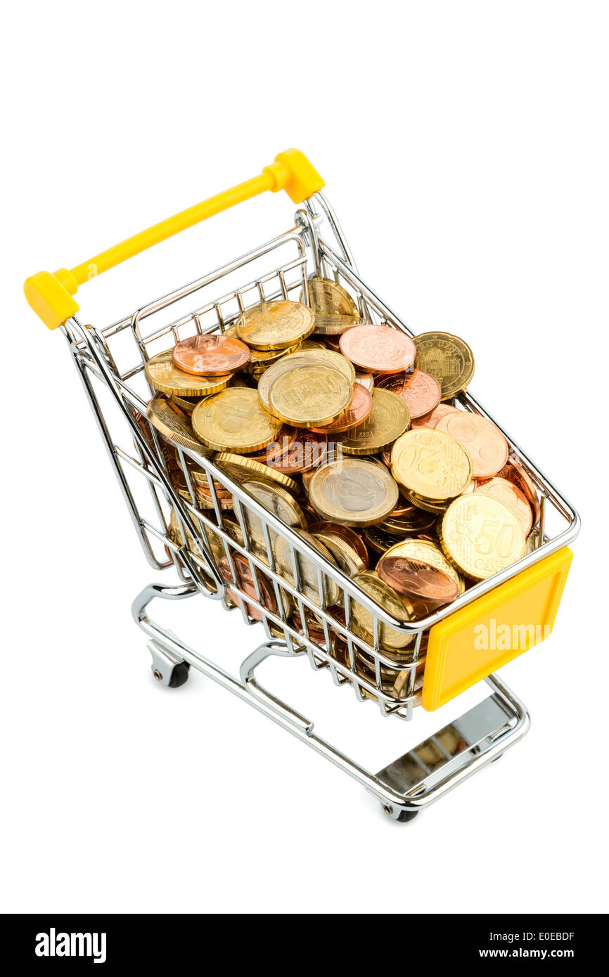 Un carrello della spesa è ben riempito con eurocoins, foto simbolico per il potere di acquisto e di consumo, Ein Einkaufswagen ist mit Euromu Foto Stock