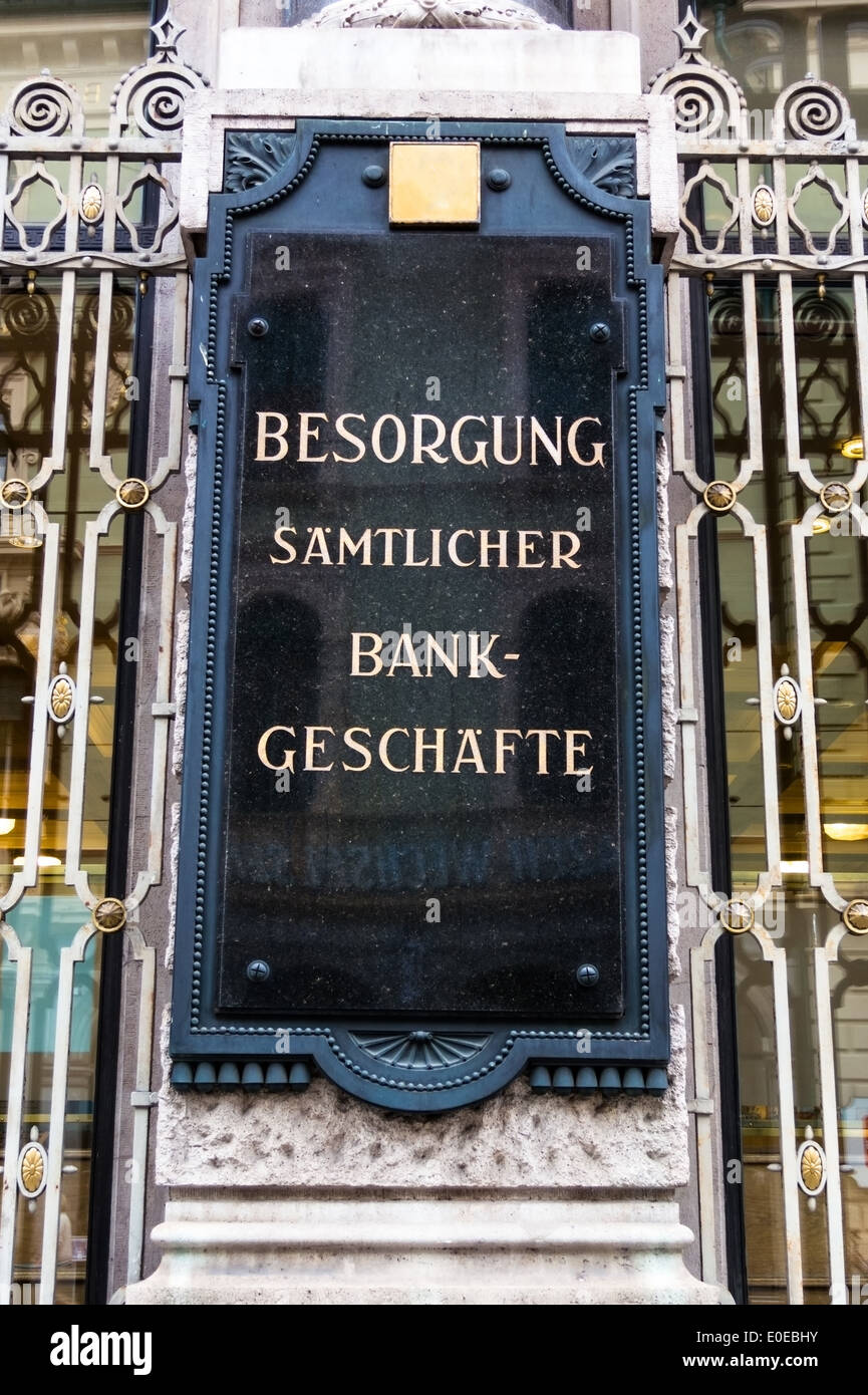 Segno disposizione in tutte le transazioni bancarie, immagine simbolica per la consultazione e il settore bancario, Schild Besorgung in allen Bankgeschaeft Foto Stock