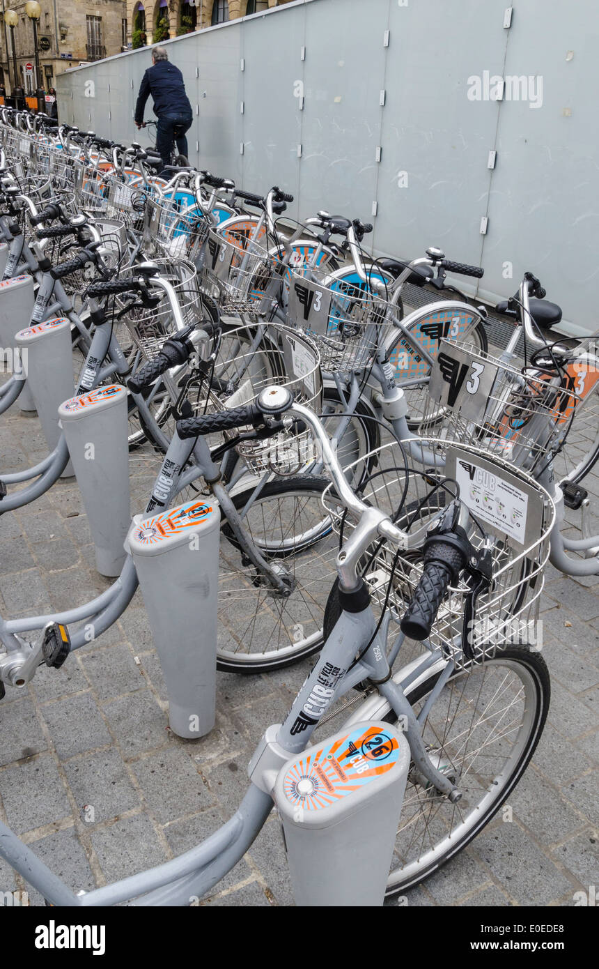 VCUB noleggio bici dalla stazione di Bordeaux, Francia Foto Stock