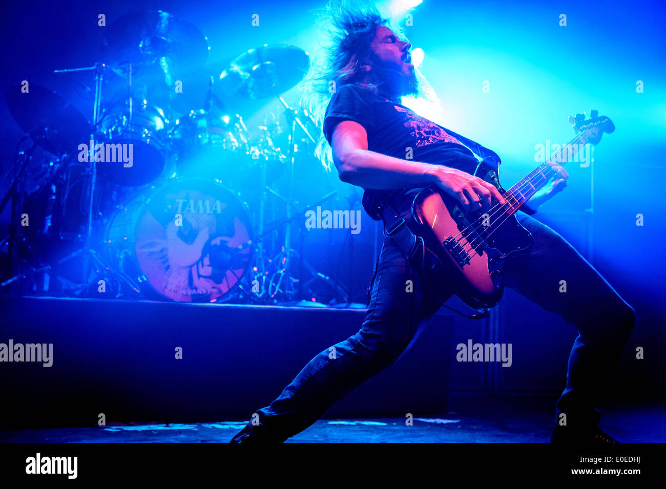 Toronto, Ontario, Canada. Il 10 maggio, 2014. TROY SANDERS americano di fanghi progressive metal band Mastodon esegue al Sound Academy di Toronto. Credito: Igor Vidyashev/ZUMAPRESS.com/Alamy Live News Foto Stock