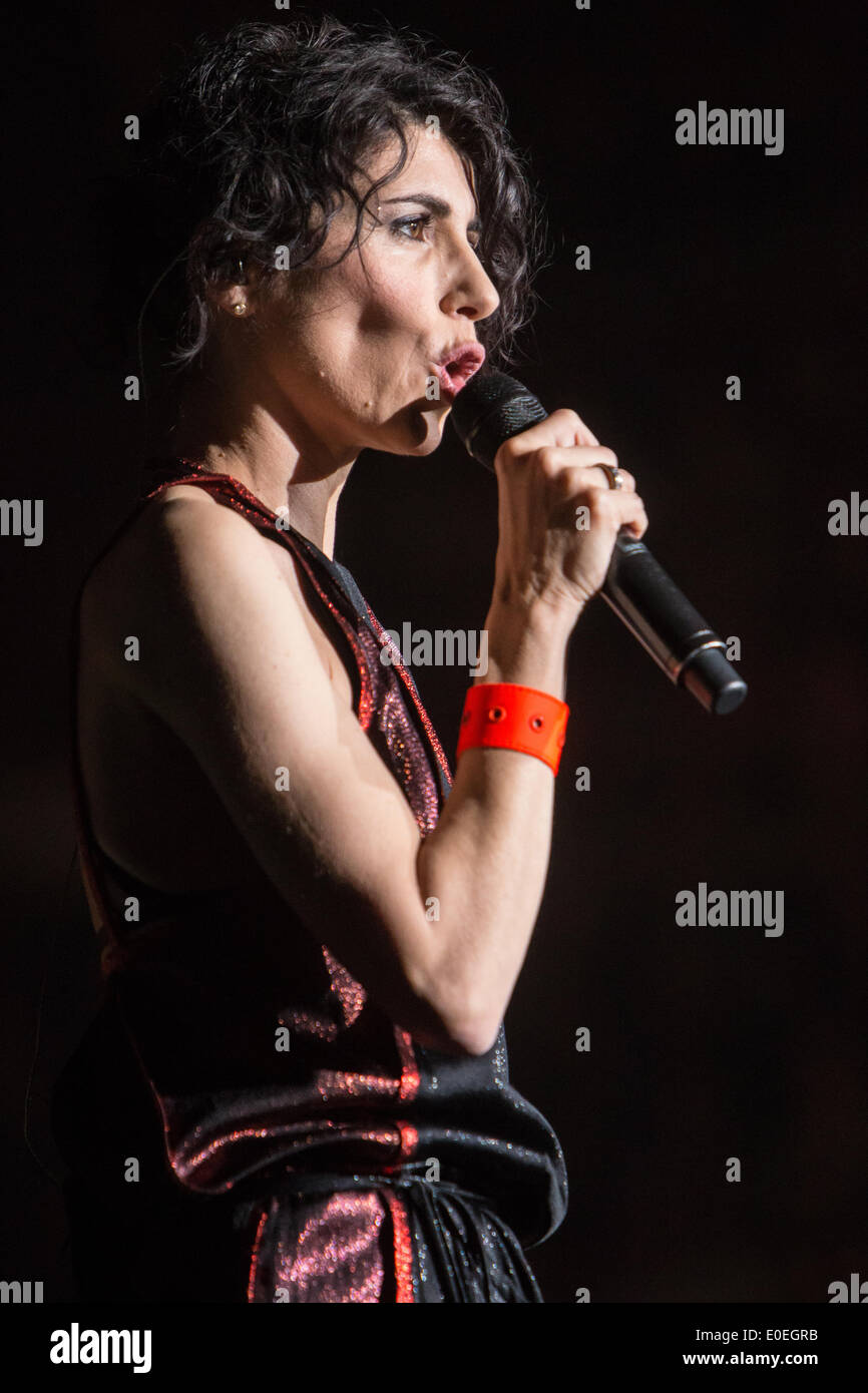 Assago Milano Italia. Il 10 maggio 2014. La Italian pop star GIORGIA esegue live al Mediolanum Forum durante il 'Senza Paura Tour 2014' Foto Stock