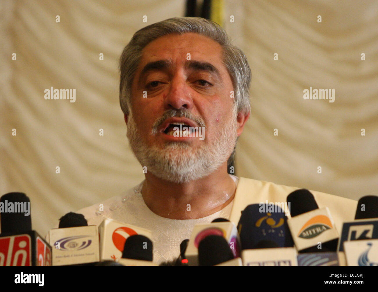 A Kabul, Afghanistan. 11 Maggio, 2014. Afghan candidato presidenziale Abdullah Abdullah parla durante una conferenza stampa congiunta a Kabul, Afghanistan, 11 maggio 2014. Afghan candidato presidenziale Dr. Zalmai Rassoul che hanno garantito la terza posizione in gara dopo il conteggio dei voti ha annunciato il suo sostegno al candidato leader Dr. Abdullah Abdullah domenica. Credito: Ahmad Massoud/Xinhua/Alamy Live News Foto Stock