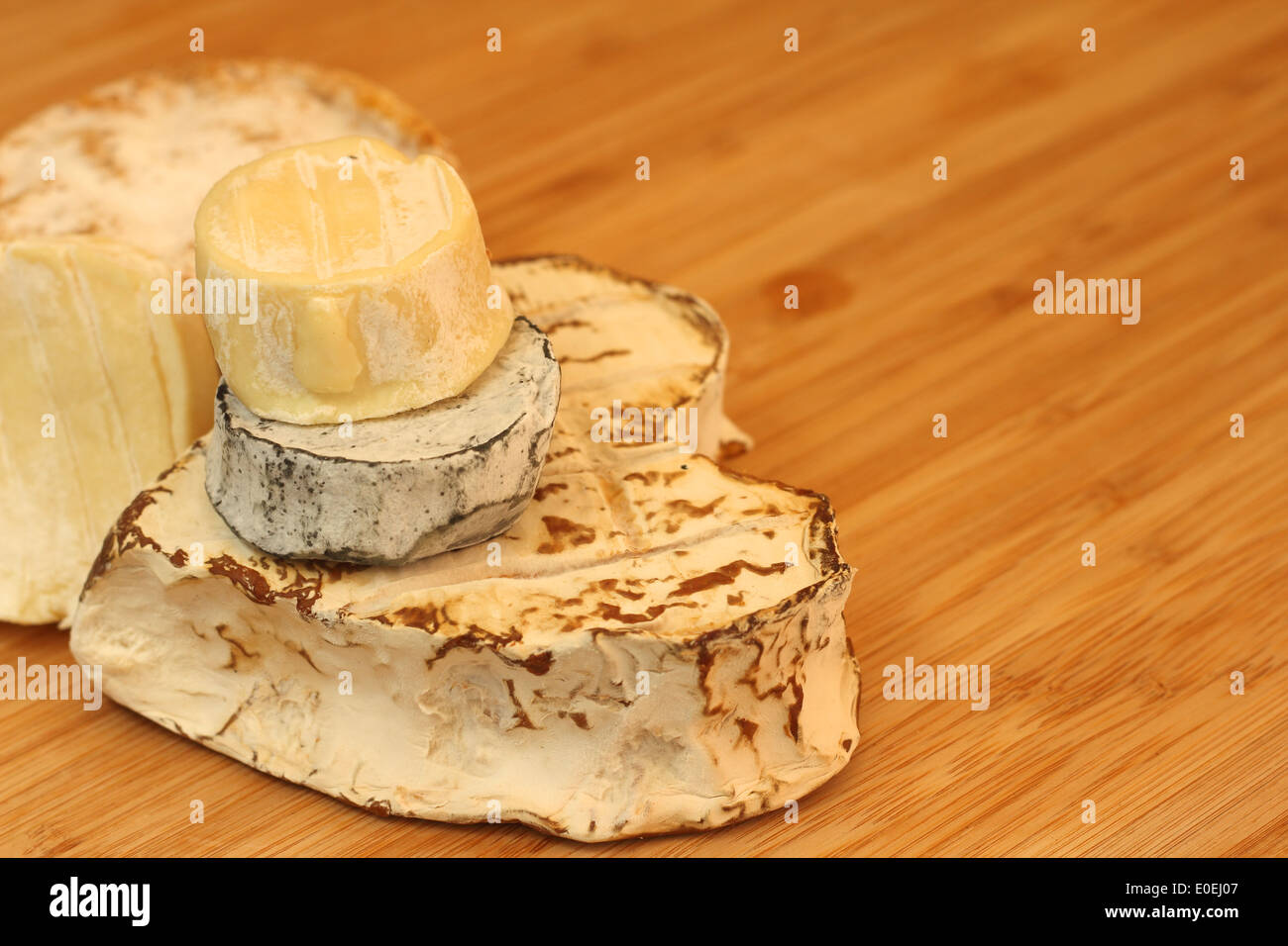 Formaggio Camembert sulla tavola di legno close-up Foto Stock