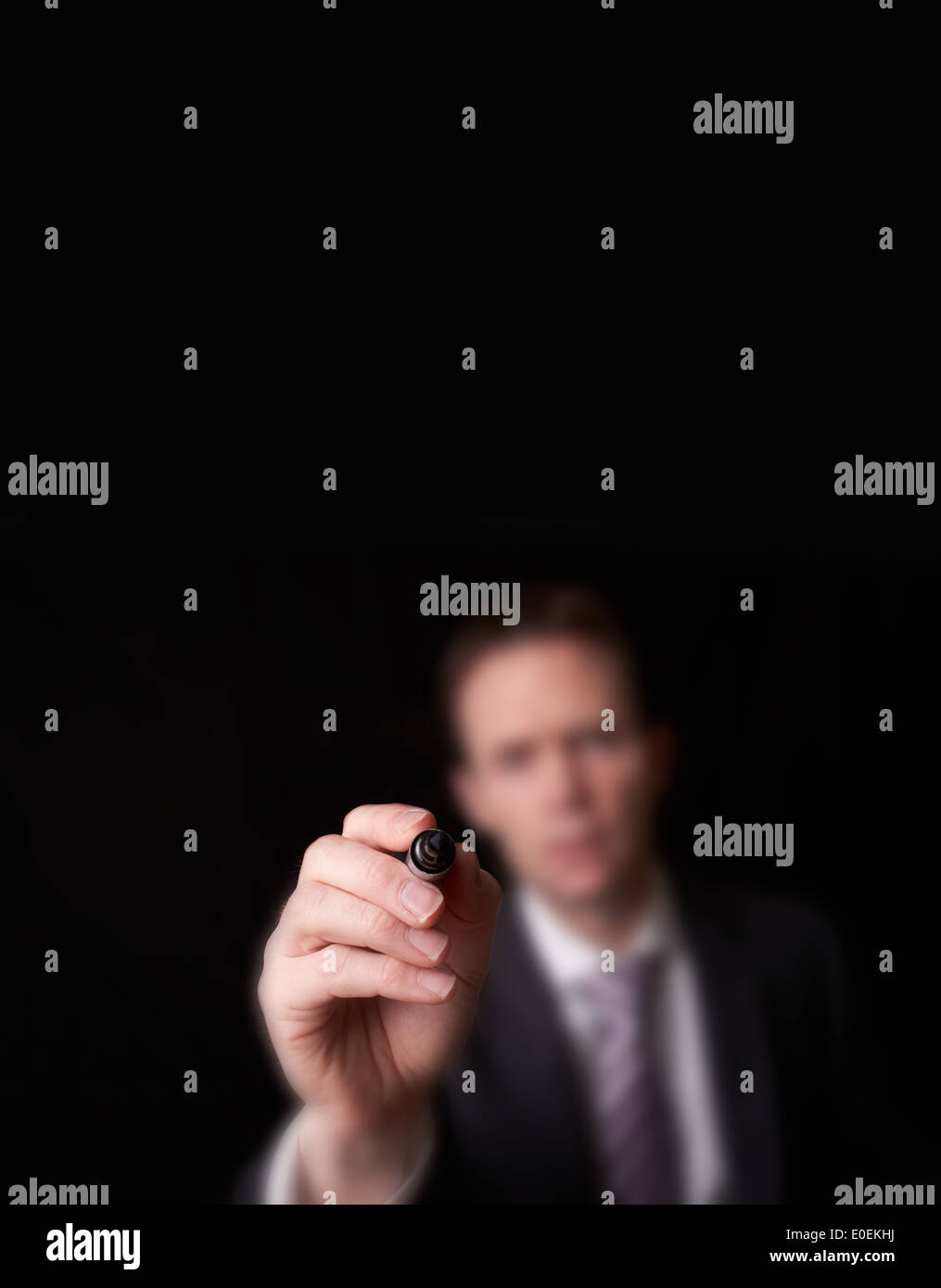 Imprenditore scrittura, disegno sullo schermo Foto Stock