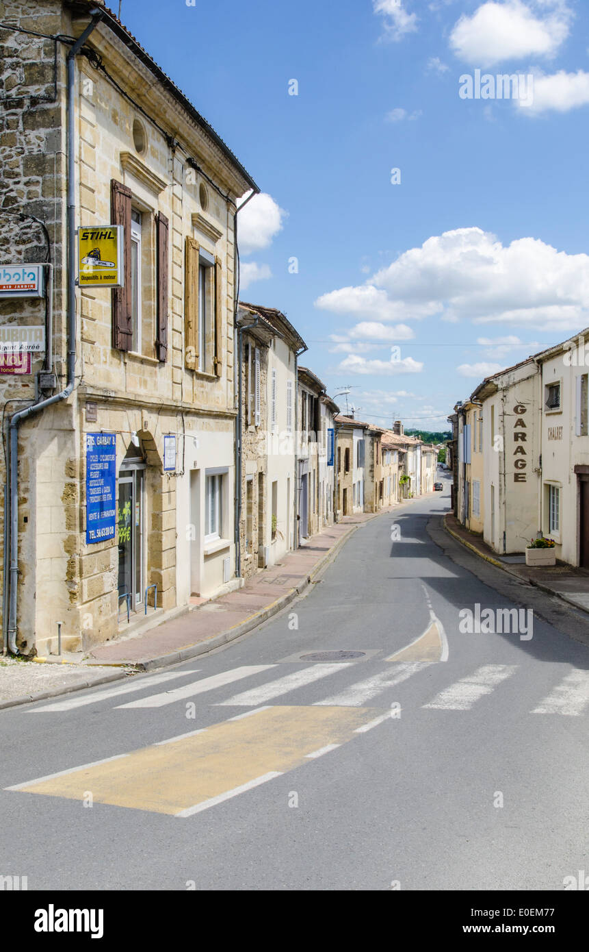 Empty street in Saint-Macaire, Gironde, Francia Foto Stock