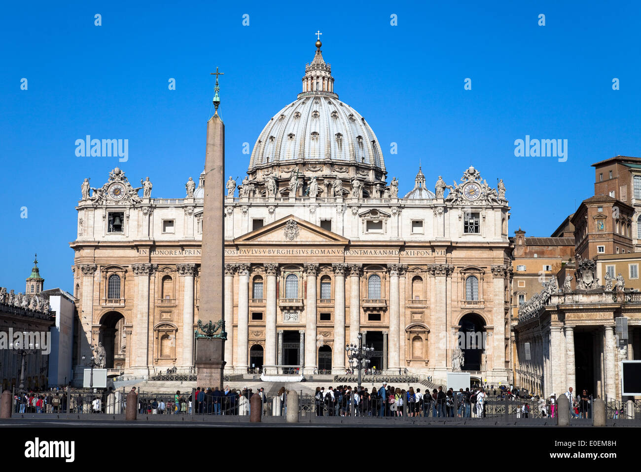 Petersdom, Petersplatz, Vatikan - Basilica di San Pietro e Città del Vaticano Foto Stock