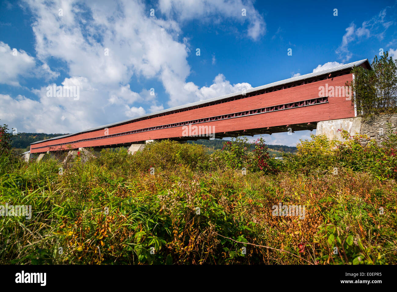 Il Perrault ponte coperto nei pressi del villaggio di Beauceville, Quebec, Canada. Foto Stock