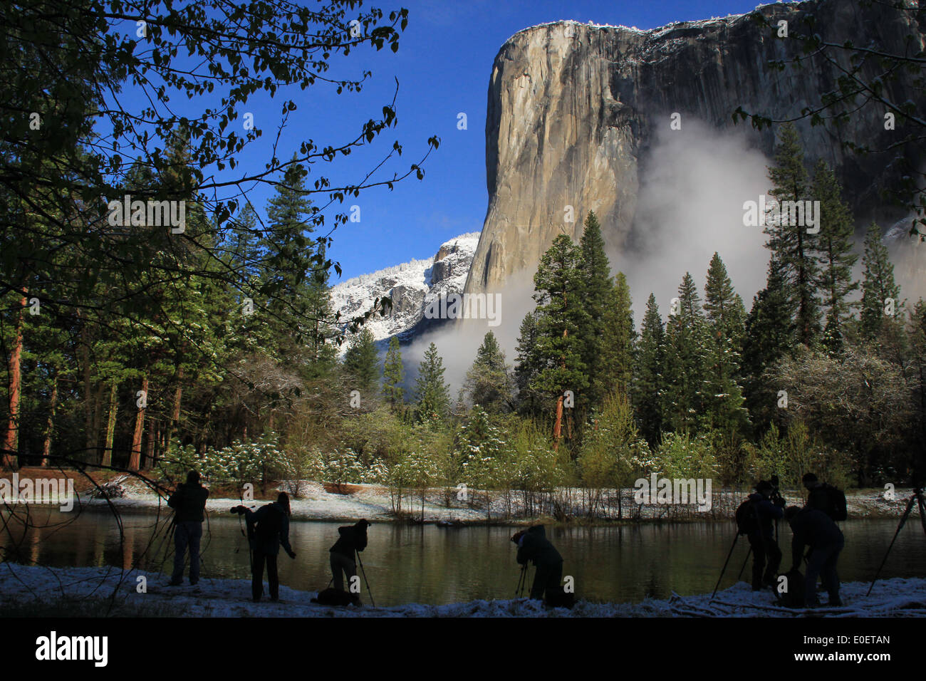 El Capitan - Parco Nazionale di Yosemite con fotografi di primo piano in silhouette Foto Stock