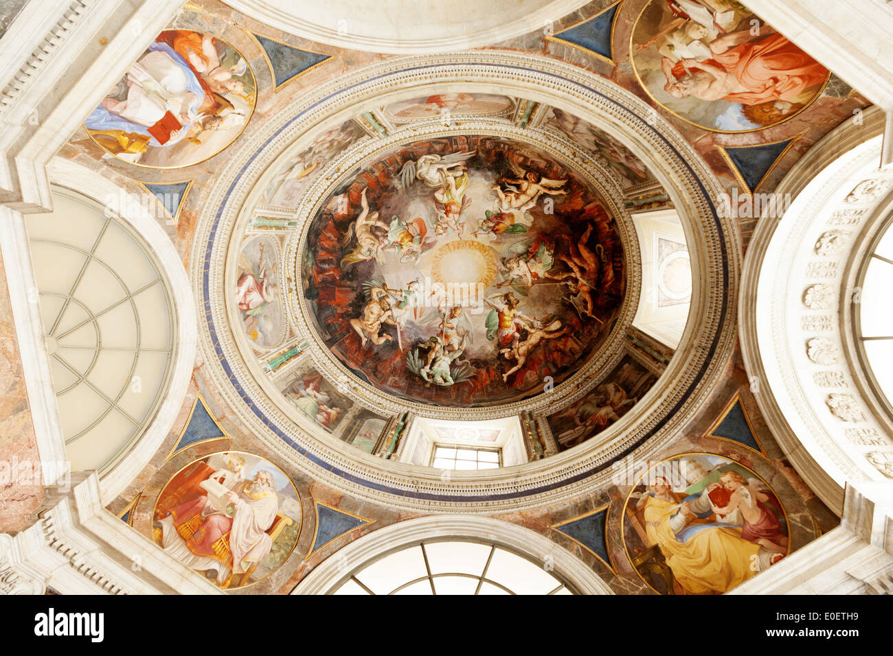 Decorate riccamente ornato soffitto dipinto, Musei Vaticani, Città del Vaticano, Italia Europa Foto Stock