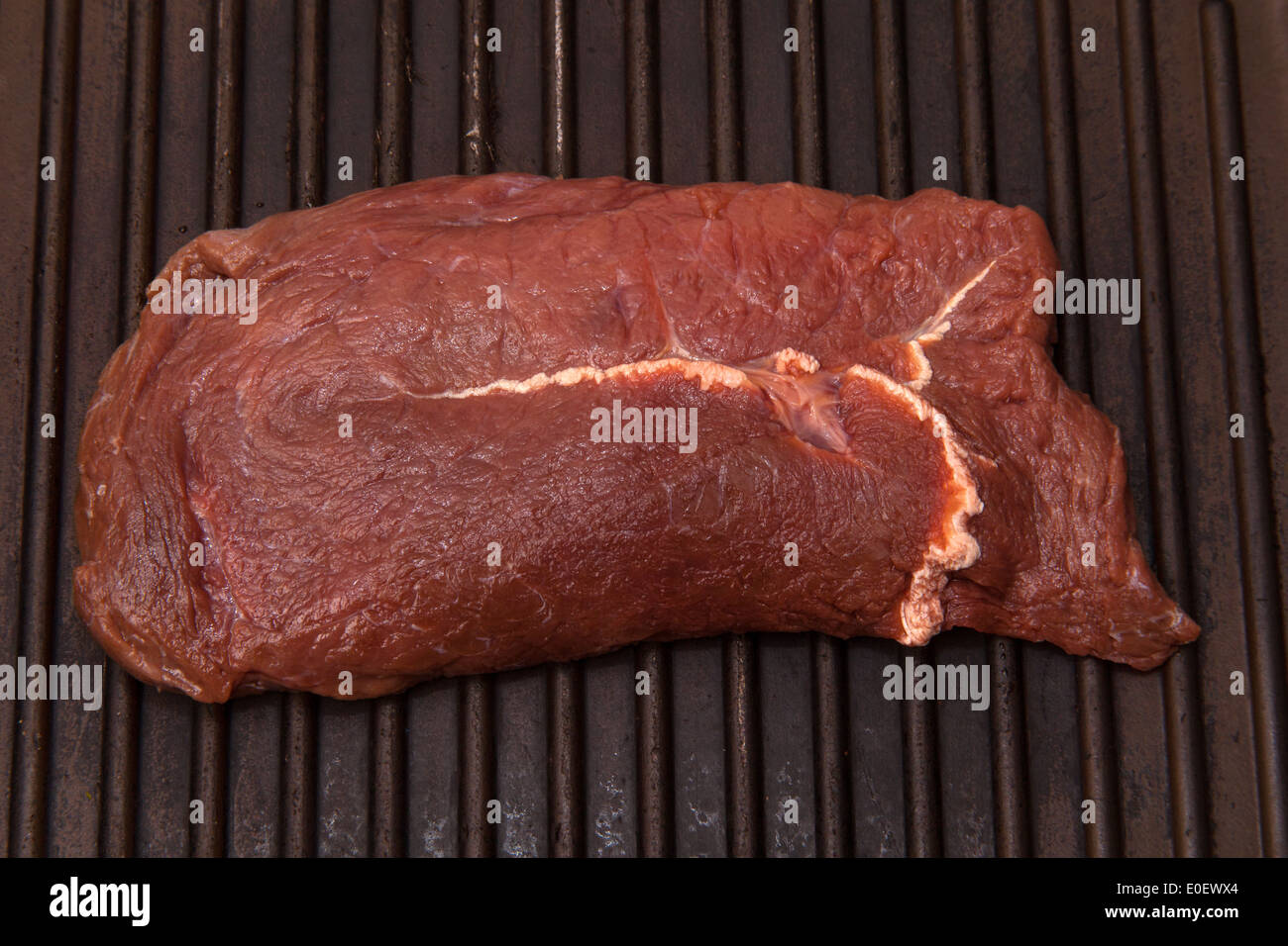 Carni di cavallo bistecca cottura su una piastra. Foto Stock