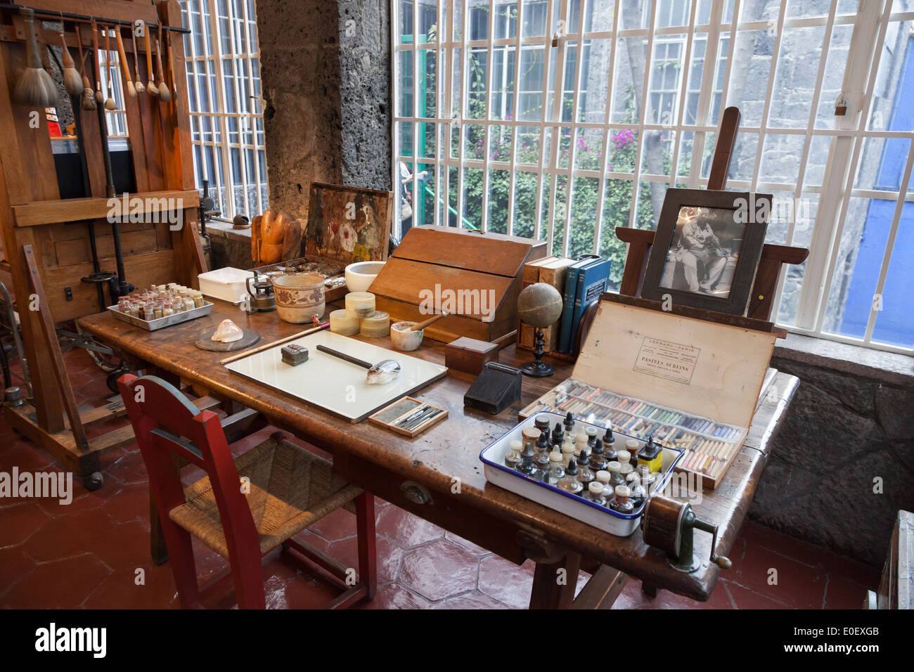 Studio di Frida Kahlo Museum, conosciuta come La Casa Azul, in Coyoacán Foto Stock