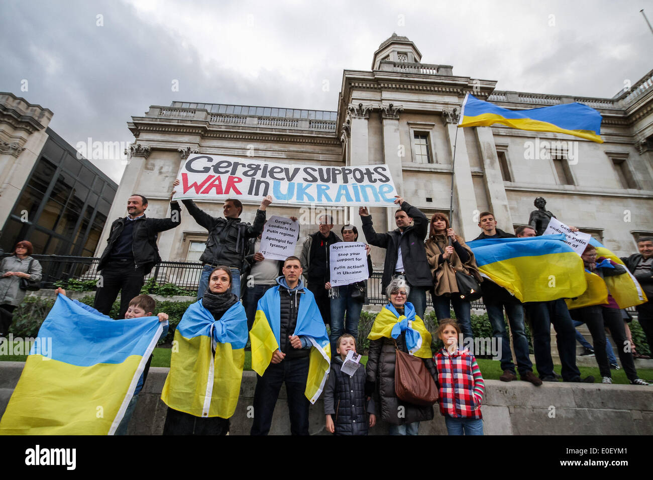 Londra, Regno Unito. 11 Maggio, 2014. Euromaidan ucraino protestare con Peter Tatchell contro la pro-Putin Valery Gergiev in London Credit: Guy Corbishley/Alamy Live News Foto Stock