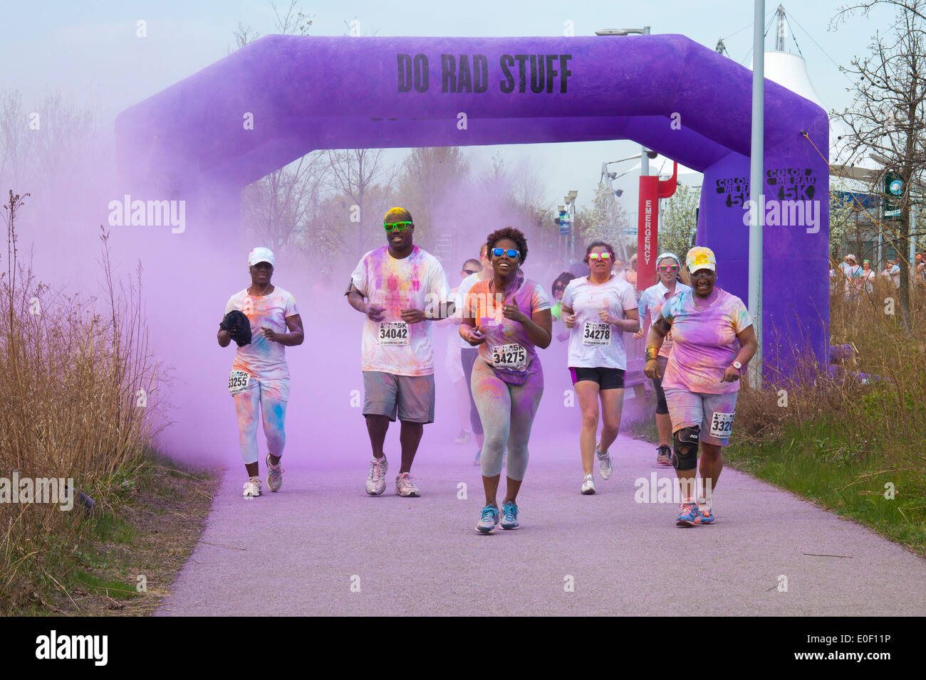 'Colore Me Rad' 5K Run/a piedi Foto Stock