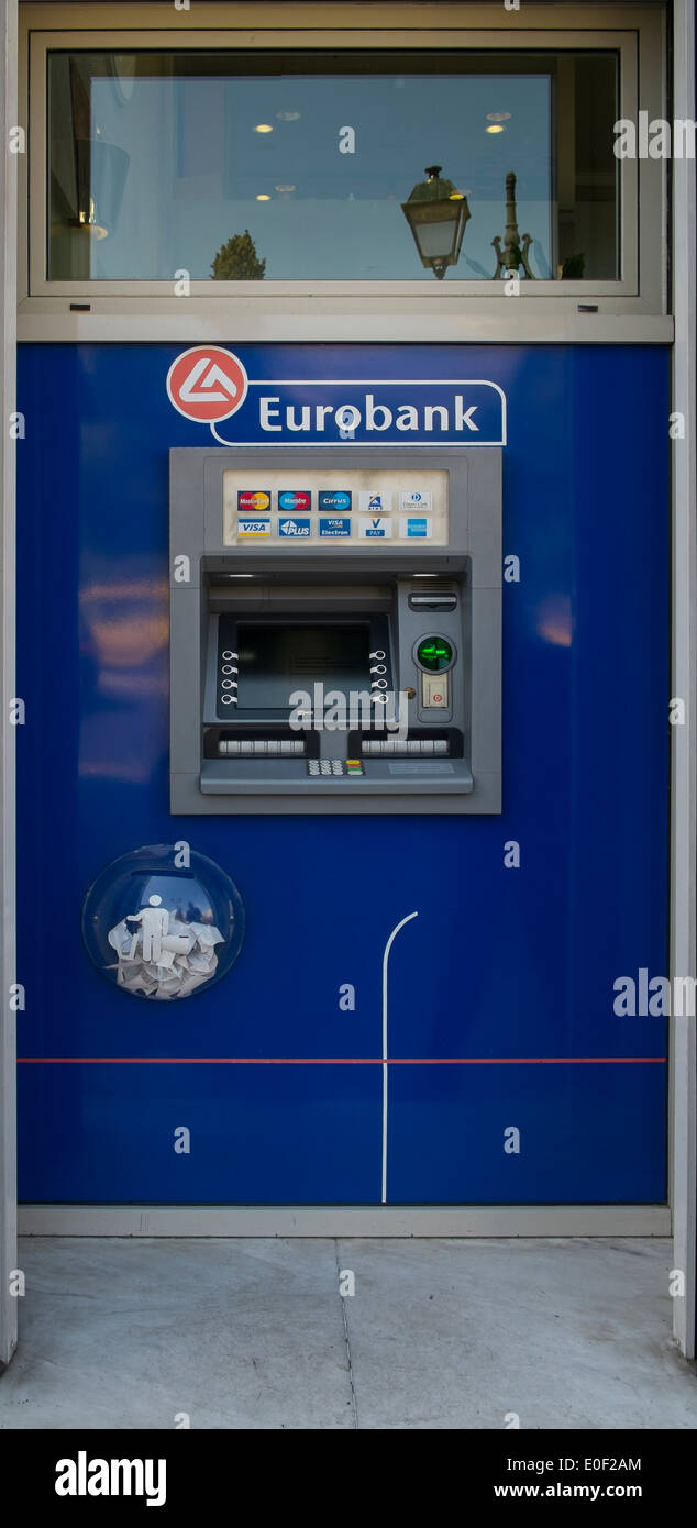 Eurobank denaro contante erogatore banca persona grecia Foto Stock
