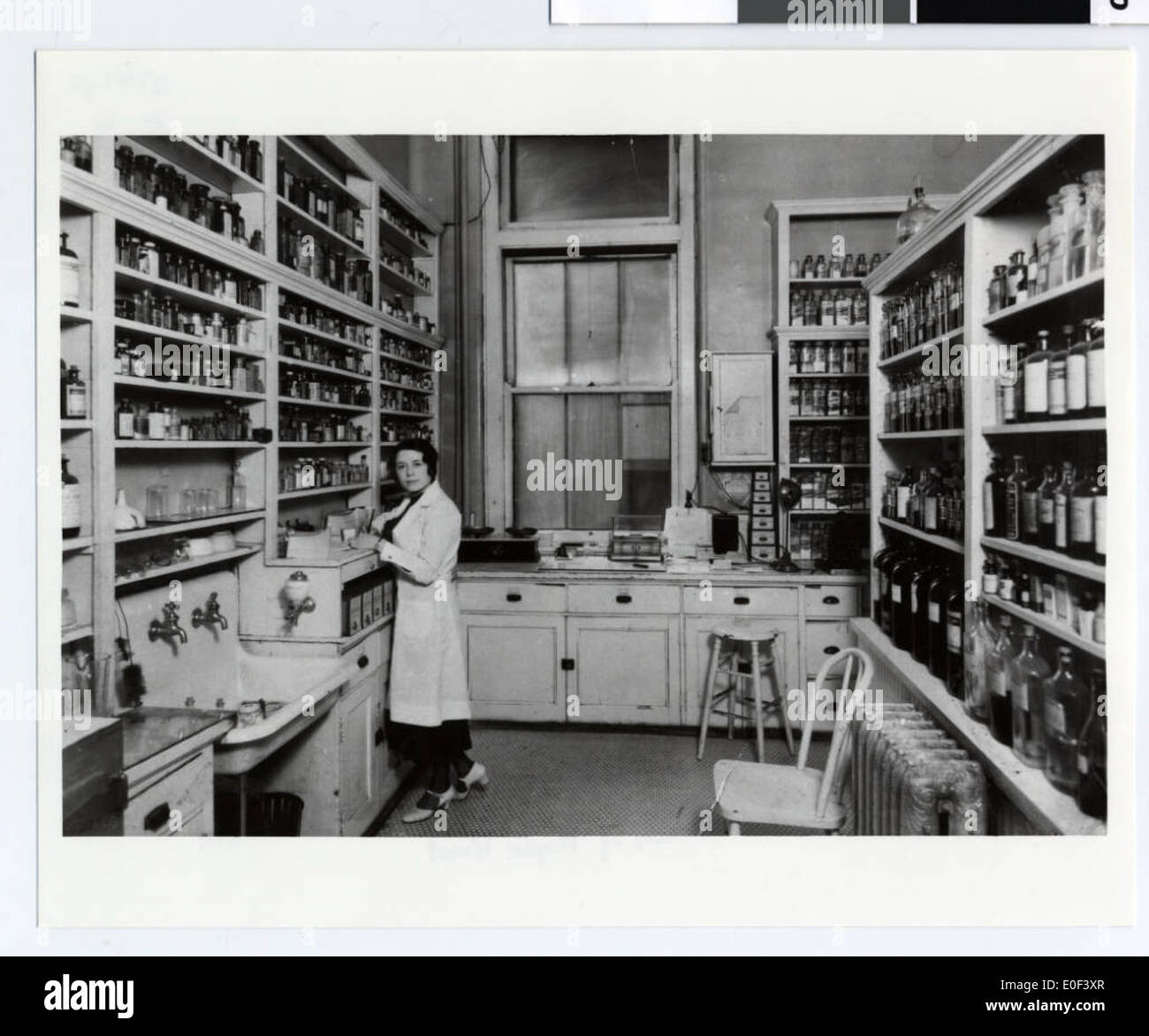 Un ritratto di Fannie S. Cohen, laureato alla University of Minnesota School of Pharmacy, che contribuisce alla storia delle aziende di proprietà ebraica a Minneapolis, Minnesota. Foto Stock