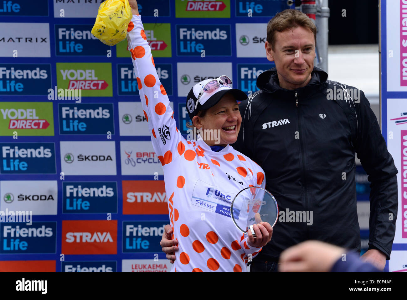 Leggi Sharon vince la Strava Regina delle Montagne jersey.amici la vita delle donne ciclo Tour gara,bury st edmunds,UK.11 Maggio 2014 Foto Stock