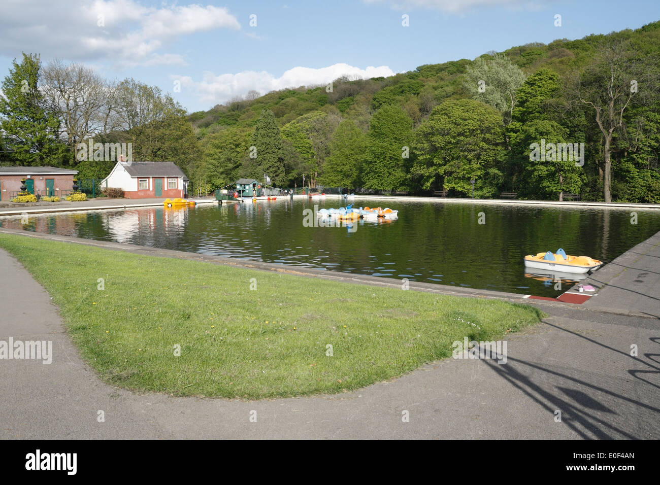 Gite in barca sul lago a Millhouses Park a Sheffield Foto Stock