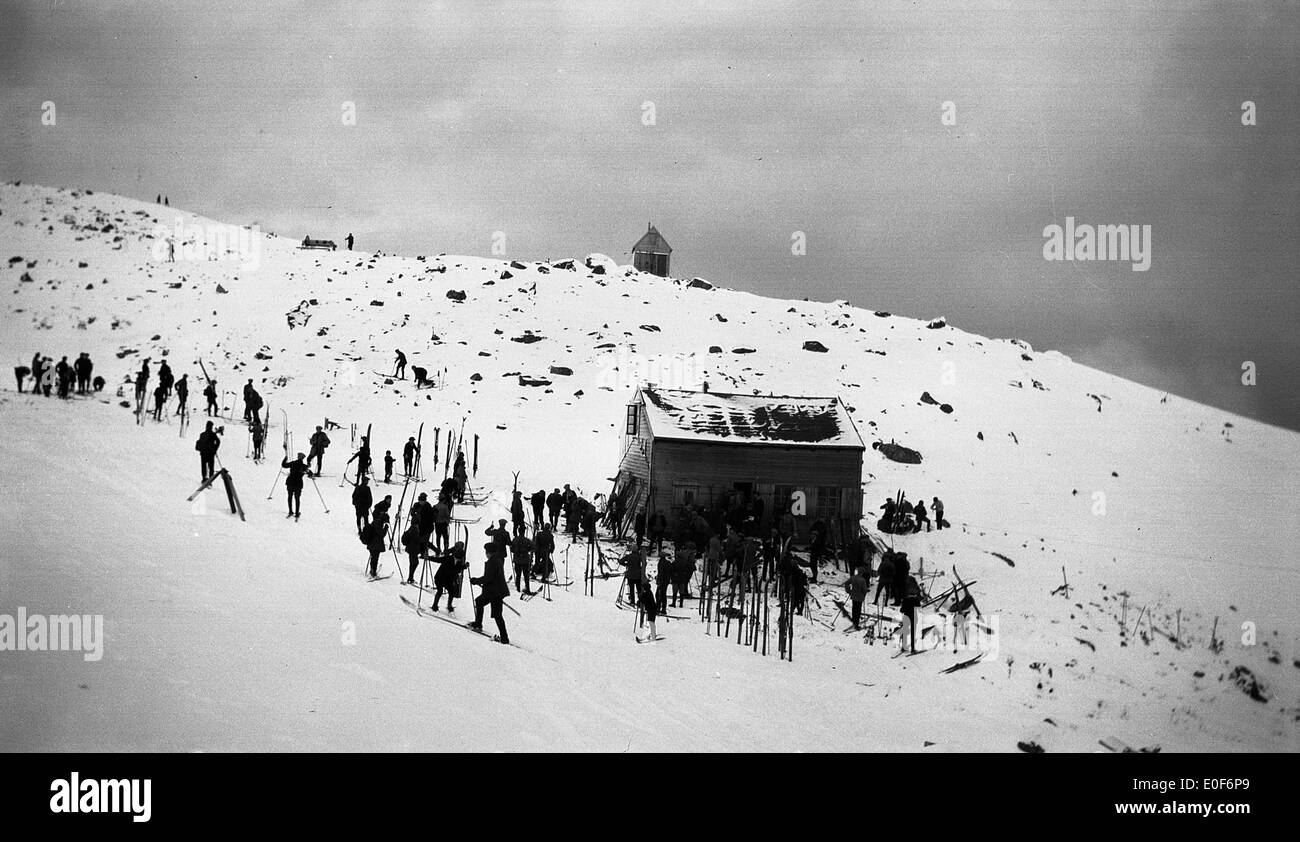 Sciare a Devoldhytta cabina, 1924. Foto Stock