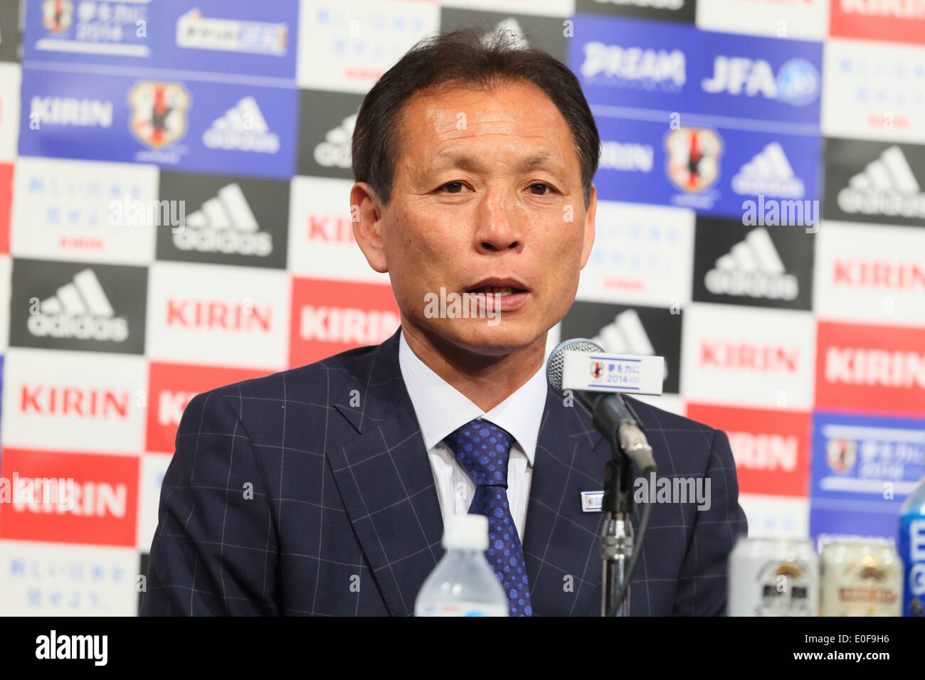 Tokyo, Giappone. Il 12 maggio 2014. Hiromi Hara (JPN) calcio /Soccer : head coach Alberto Zaccheroni del Giappone nel corso di una conferenza stampa di annuncio il 23 membri del Giappone team nazionali per il 2014 FIFA Wolrd Cup in Brasile, a Tokyo in Giappone . Credito: YUTAKA AFLO/sport/Alamy Live News Foto Stock