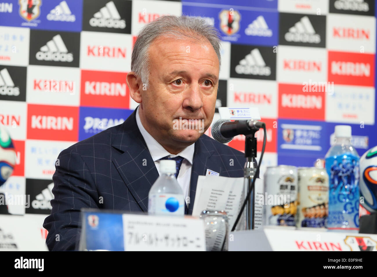 Tokyo, Giappone. Il 12 maggio 2014. Alberto Zaccheroni (JPN) calcio /Soccer : head coach Alberto Zaccheroni del Giappone nel corso di una conferenza stampa di annuncio il 23 membri del Giappone team nazionali per il 2014 FIFA Wolrd Cup in Brasile, a Tokyo in Giappone . Credito: YUTAKA AFLO/sport/Alamy Live News Foto Stock