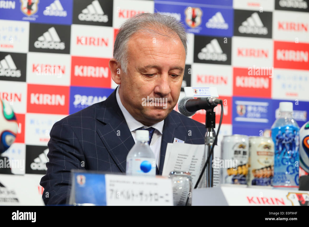 Tokyo, Giappone. Il 12 maggio 2014. Alberto Zaccheroni (JPN) calcio /Soccer : head coach Alberto Zaccheroni del Giappone nel corso di una conferenza stampa di annuncio il 23 membri del Giappone team nazionali per il 2014 FIFA Wolrd Cup in Brasile, a Tokyo in Giappone . Credito: YUTAKA AFLO/sport/Alamy Live News Foto Stock