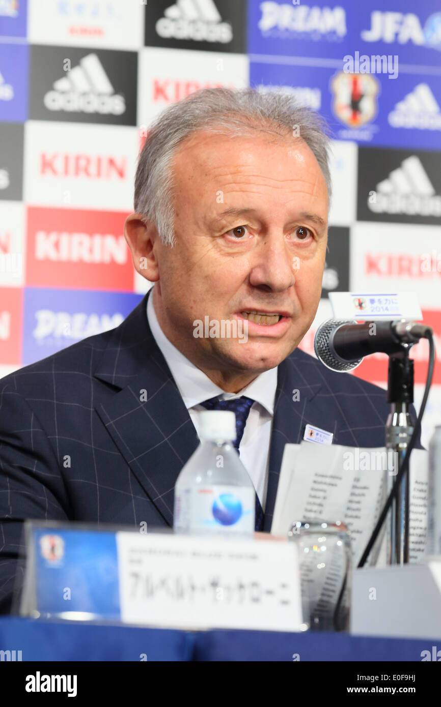 Tokyo, Giappone. Il 12 maggio 2014. Alberto Zaccheroni (JPN) calcio /Soccer : head coach Alberto Zaccheroni del Giappone nel corso di una conferenza stampa di annuncio il 23 membri del Giappone team nazionali per il 2014 FIFA Wolrd Cup in Brasile, a Tokyo in Giappone . Credito: YUTAKA AFLO/sport/Alamy Live News Foto Stock