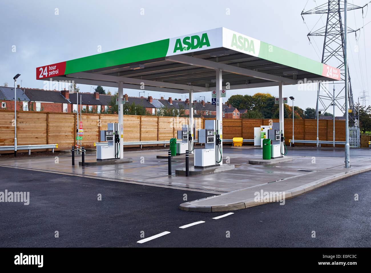 Supermercato ASDA stazione di benzina, Barnes Hill, Birmingham Foto Stock