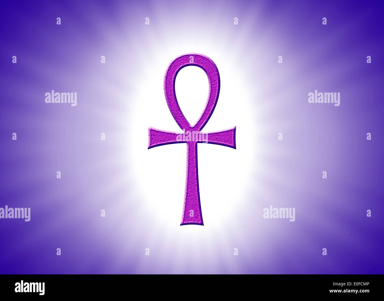 Ankh Hieroglyph con raggi di luce su sfondo viola Foto Stock