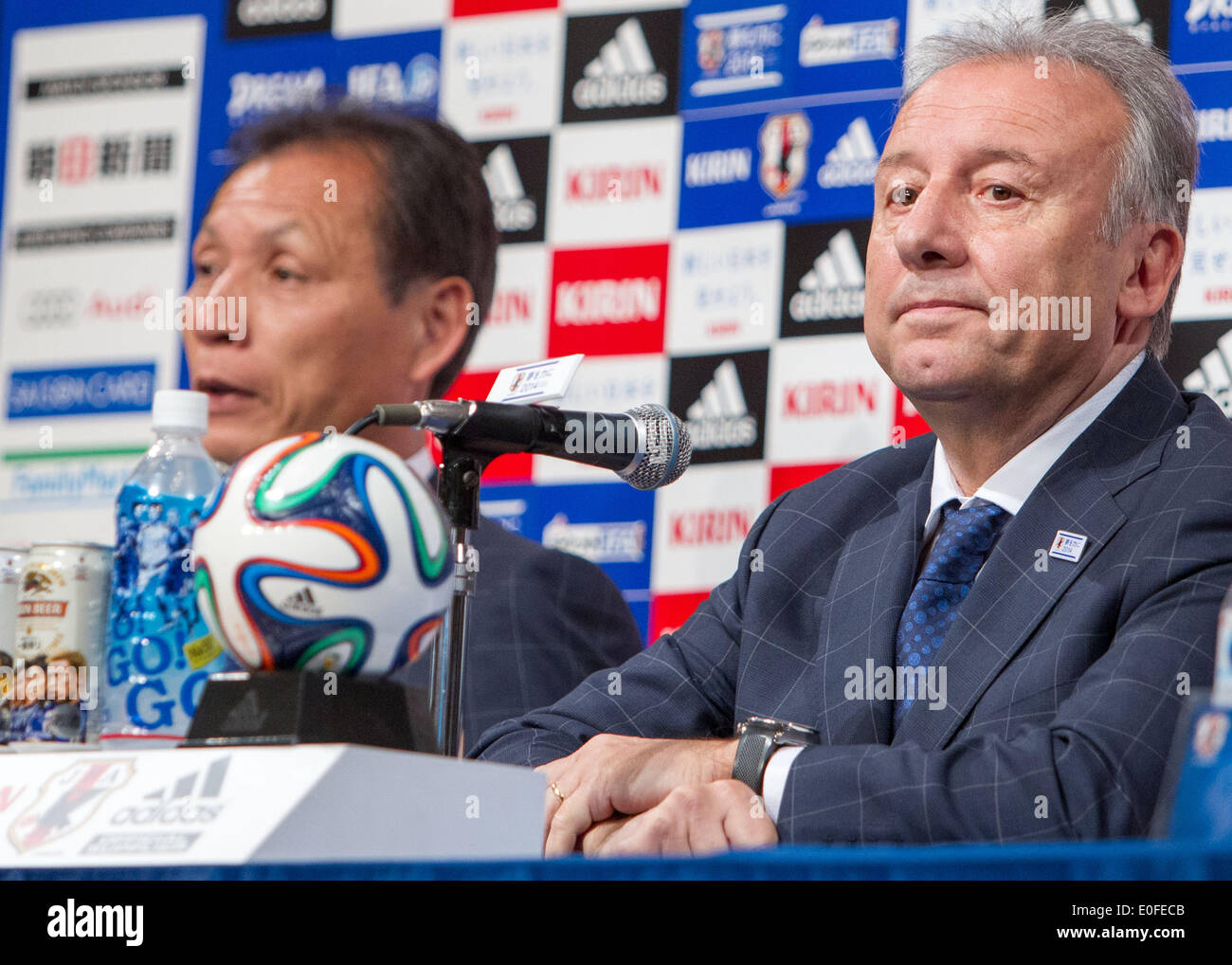 Tokyo, Giappone. Il 12 maggio 2014. Giappone nazionale di calcio head coach Alberto Zaccheroni partecipa a una conferenza stampa per l'annuncio del suo 23 stati squad per il 2014 FIFA Wolrd Cup in Brasile. Credito: AFLO/Alamy Live News Foto Stock