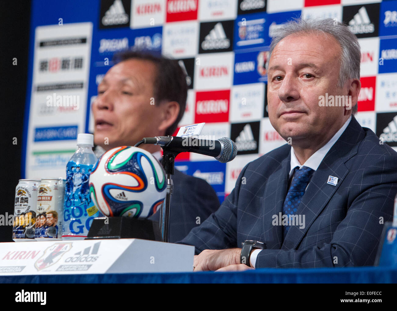 Tokyo, Giappone. Il 12 maggio 2014. Giappone nazionale di calcio head coach Alberto Zaccheroni partecipa a una conferenza stampa per l'annuncio del suo 23 stati squad per il 2014 FIFA Wolrd Cup in Brasile. Credito: AFLO/Alamy Live News Foto Stock