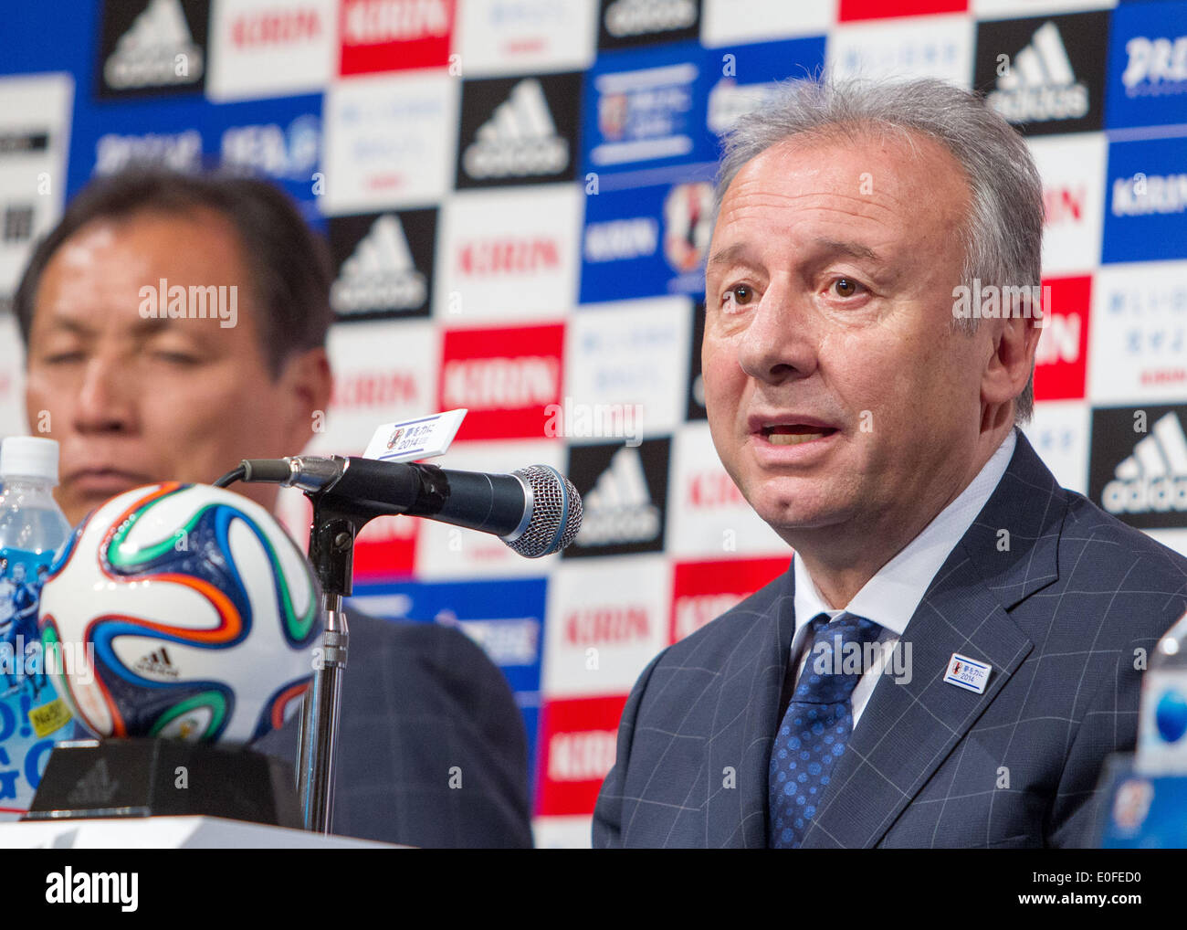 Tokyo, Giappone. Il 12 maggio 2014. Giappone nazionale di calcio head coach Alberto Zaccheroni partecipa a una conferenza stampa per l'annuncio del suo 23 stati squad per il 2014 FIFA Wolrd Cup in Brasile. Credito: AFLO/Alamy Live News Foto Stock