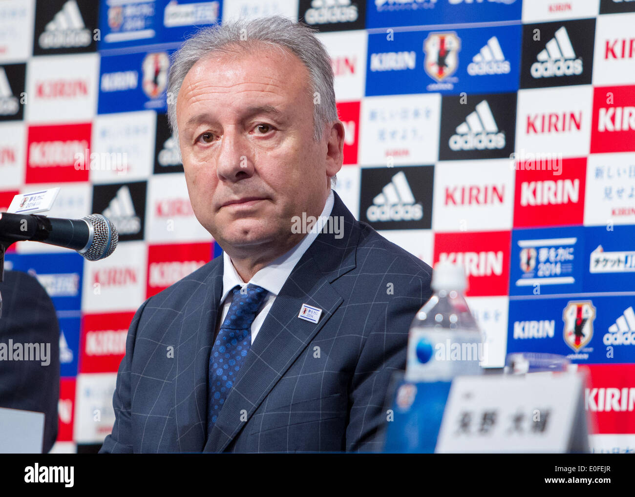 Tokyo, Giappone. Il 12 maggio 2014. Giappone nazionale di calcio head coach Alberto Zaccheroni partecipa a una conferenza stampa per l'annuncio del suo 23 stati squad per il 2014 FIFA Wolrd Cup in Brasile. Credito: AFLO/Alamy Live News Foto Stock