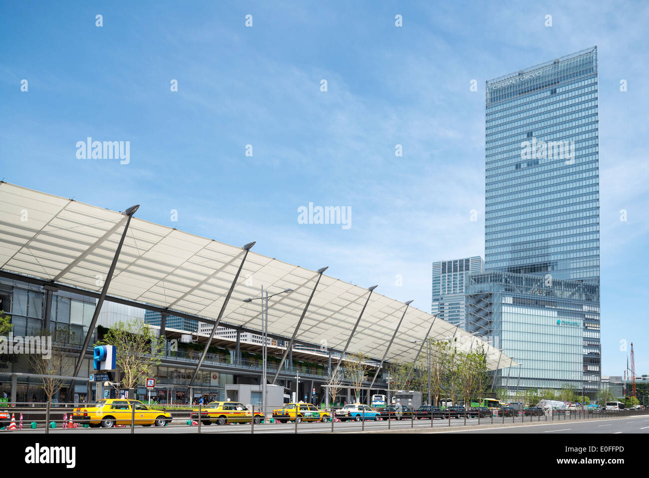 La stazione di Tokyo Yaesu ingresso, Diamaru Tokyo e GranTokyo North Tower, Tokyo Giappone Foto Stock