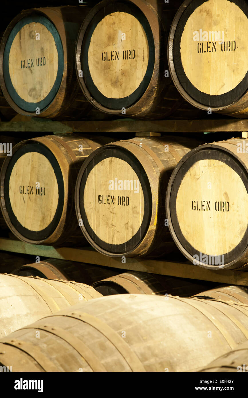 Whisky Barrels, Glen Ord Distillery, vicino Inverness, Scozia, Regno Unito Foto Stock