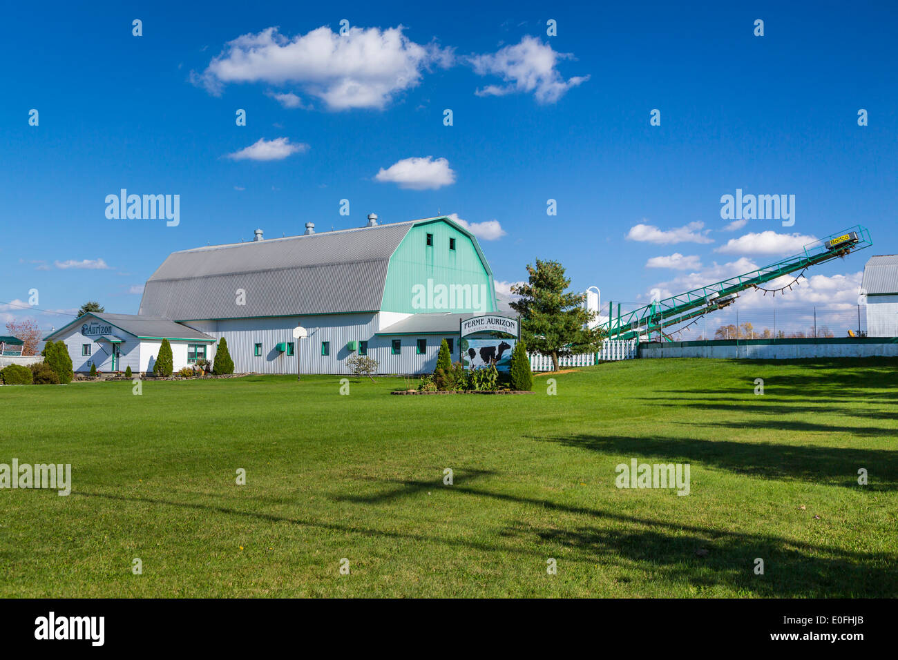 Un fienile vicino al villaggio di Audet, Quebec, Canada. Foto Stock