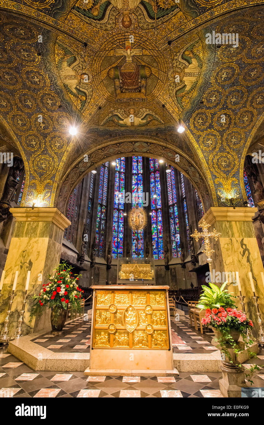 Altare e coro Hall, la Cattedrale di Aquisgrana, Renania settentrionale-Vestfalia, Germania, Patrimonio Mondiale dell Unesco Foto Stock