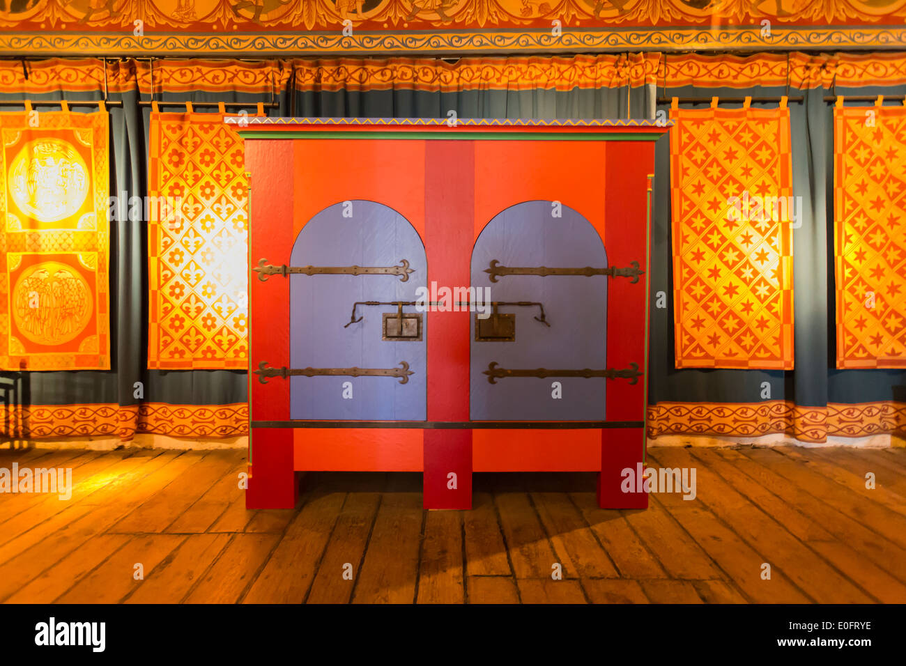 Credenza nella grande torre del castello di Dover nel Kent Foto Stock