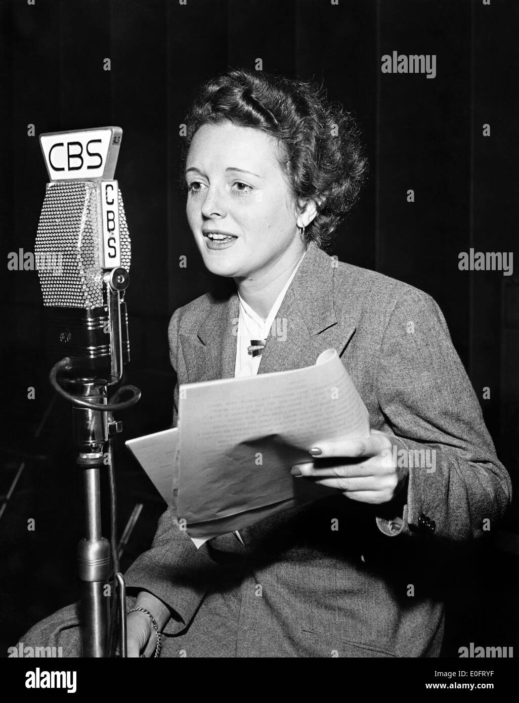 Maria ASTOR (1906-1987) actrice americano la registrazione per la CBS "Teatro di oggi" nel 1945 Foto Stock