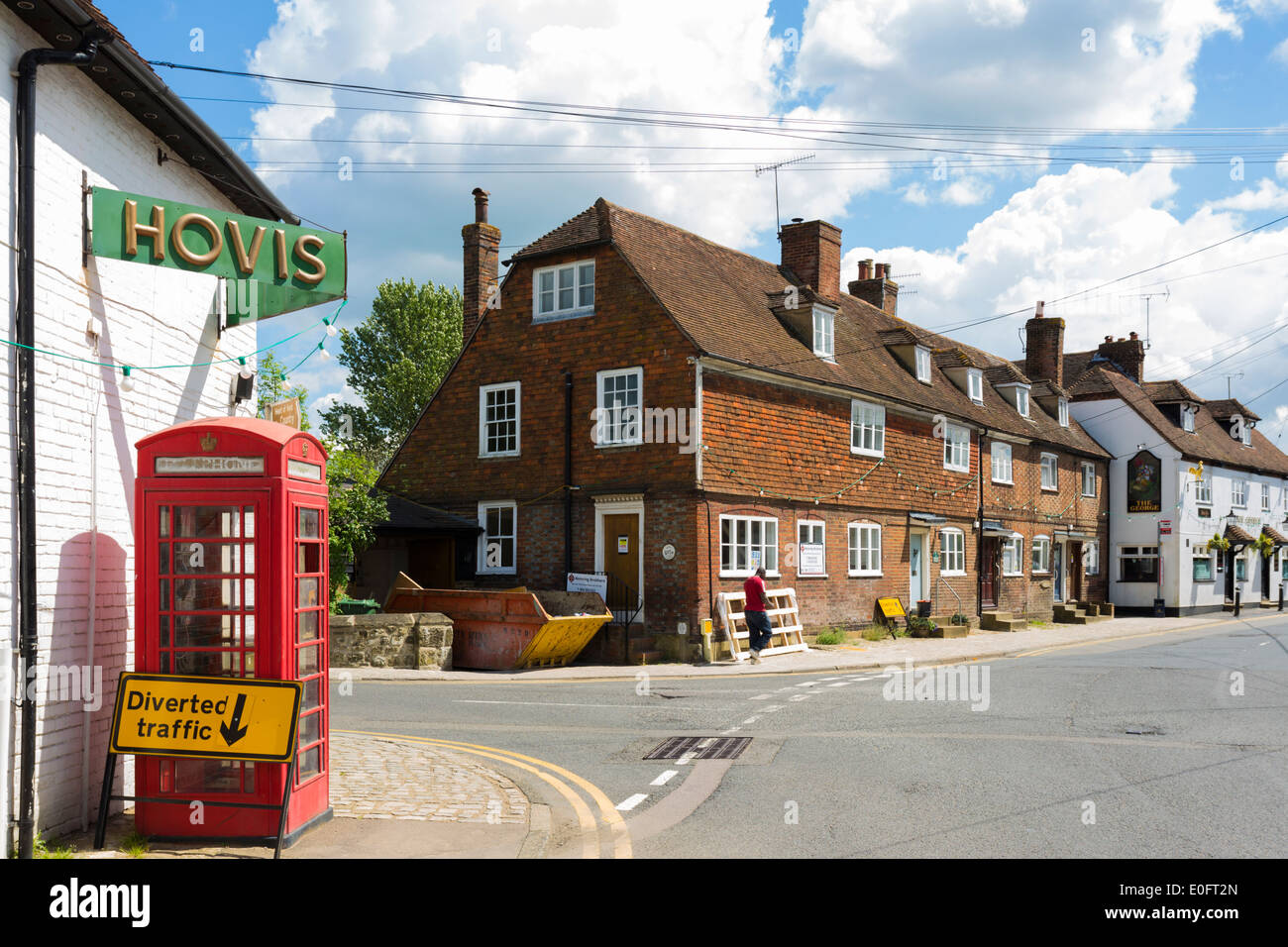 La Kentish Village di Yalding - con post inondazioni lavori ancora in corso Foto Stock
