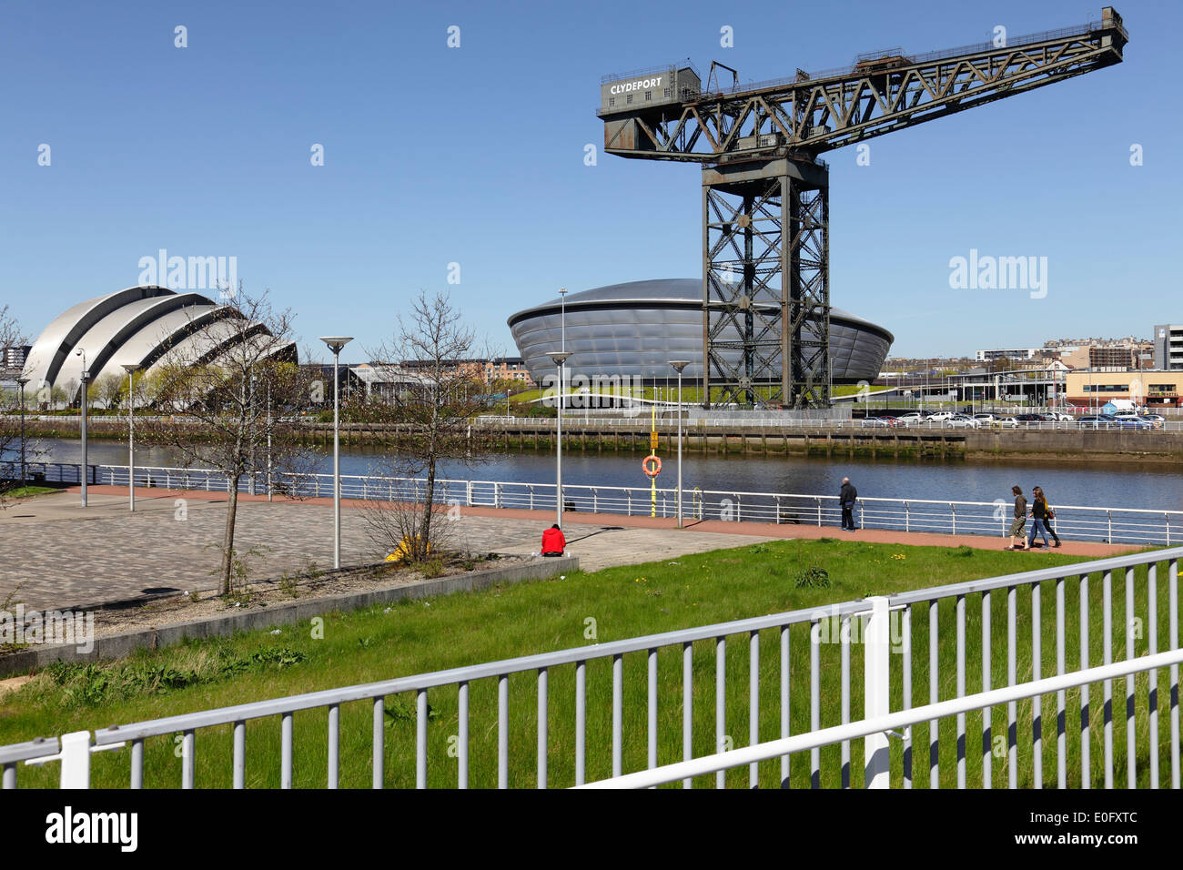 Il Clyde Auditorium / Armadillo, Scottish SSE Idro e Finnieston gru sul fiume Clyde a Glasgow, Scotland, Regno Unito Foto Stock