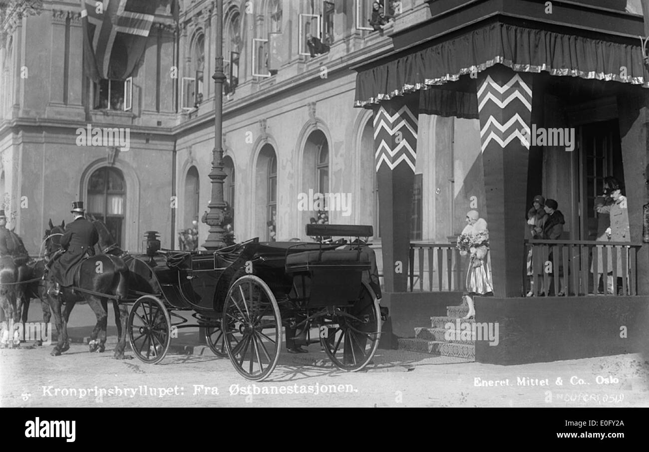 Il matrimonio reale del principe ereditario Olav e della principessa Märtha del 1929 è catturato in questa fotografia, che mostra la processione reale e la grande celebrazione della monarchia norvegese. Foto Stock