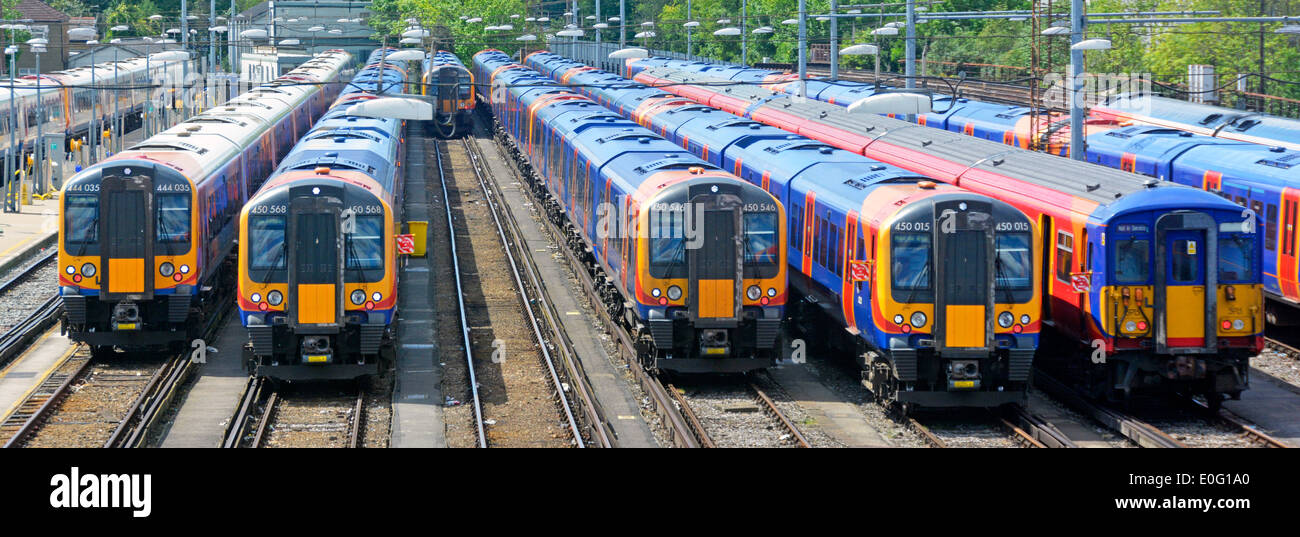 Trasporto pubblico primo piano sul front end del treno passeggeri alcuni dei treni di Stagecoach del Sud Ovest in deposito alla stazione ferroviaria di Clapham Junction a sud di Londra UK Foto Stock