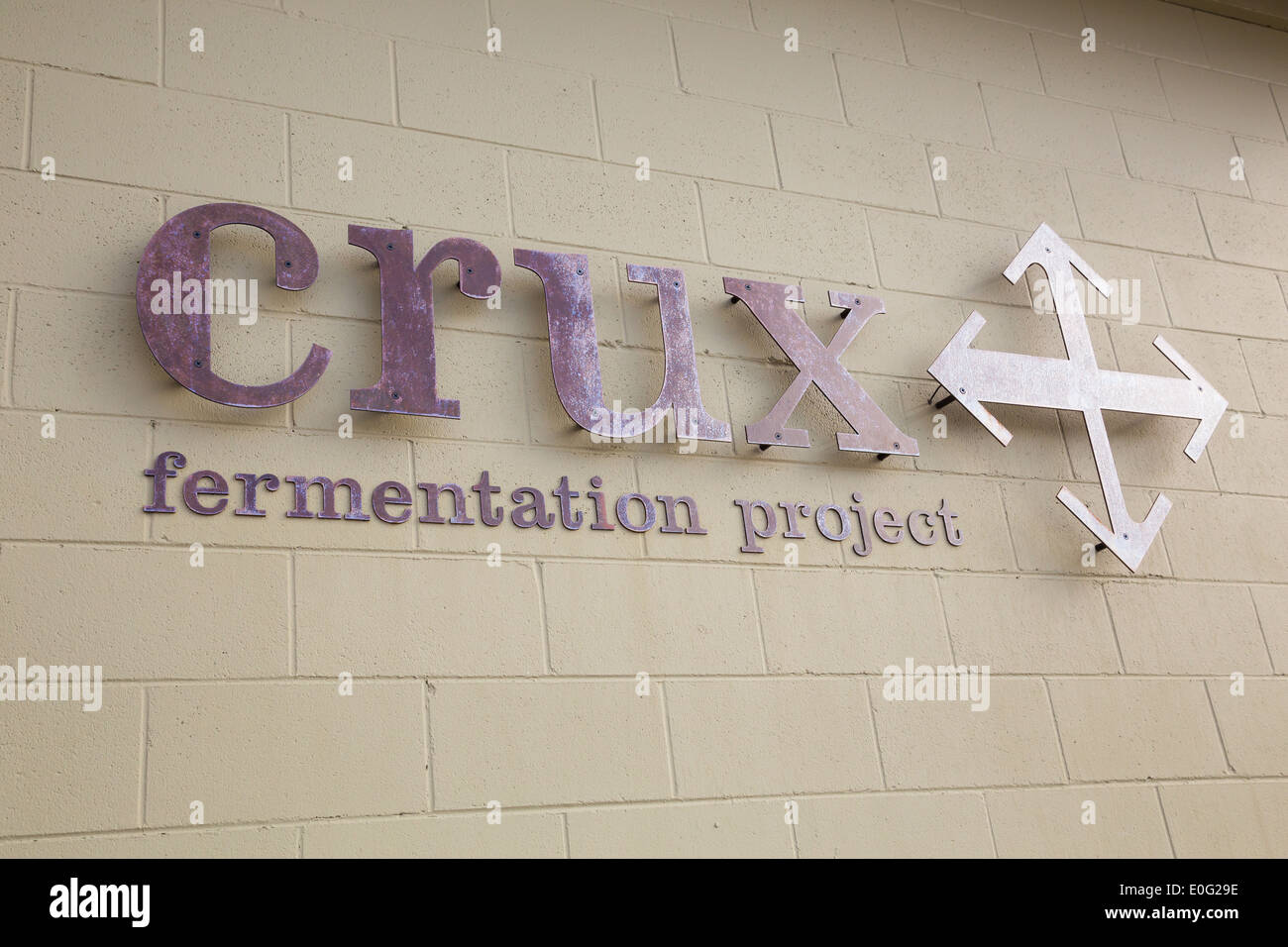 Piegare o, Stati Uniti d'America - 12 gennaio 2014: crux fermentazione segno del progetto al nocciolo birreria e taphouse in curva, Oregon. Foto Stock