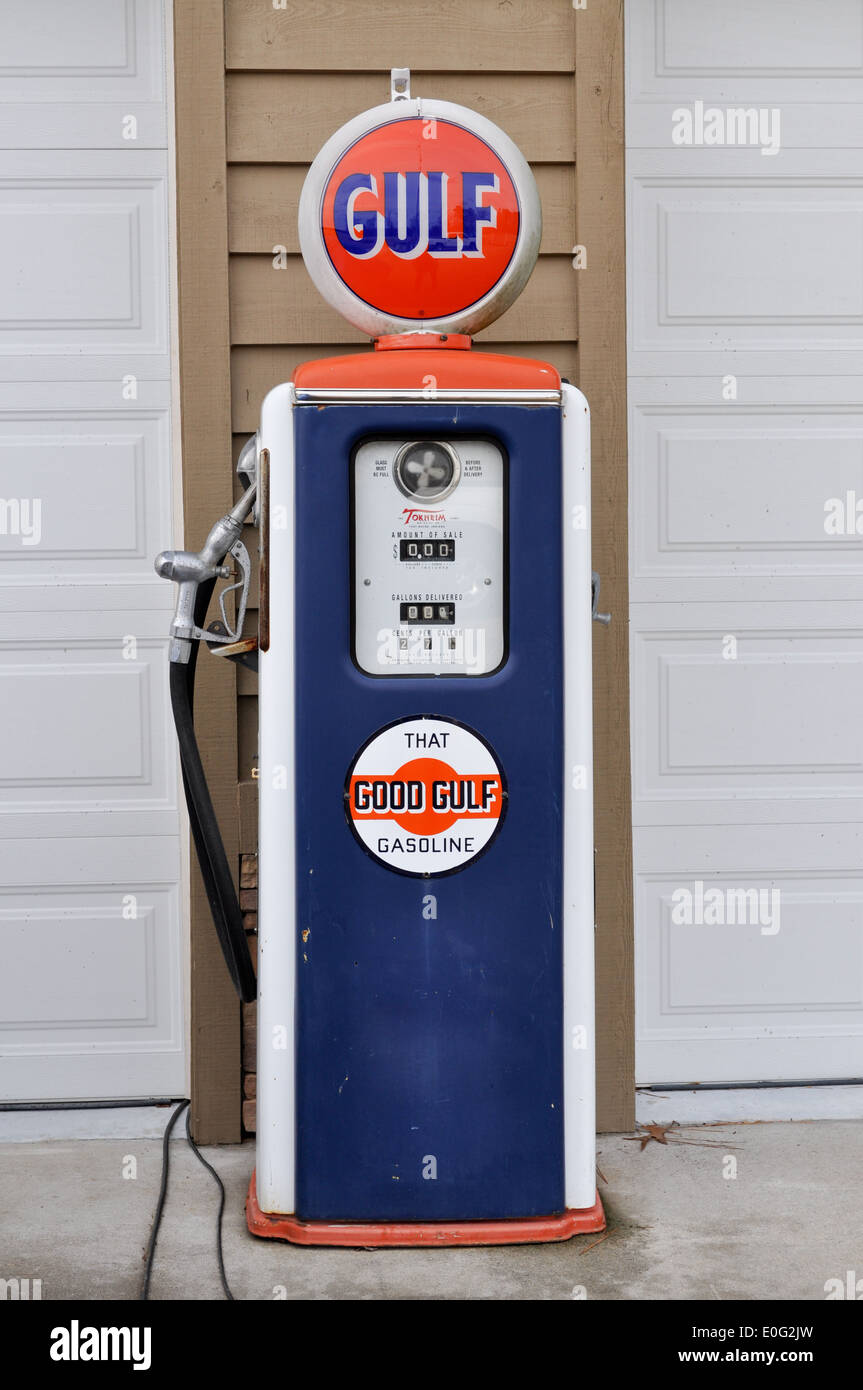 Vintage gulf gasoline pump immagini e fotografie stock ad alta risoluzione  - Alamy