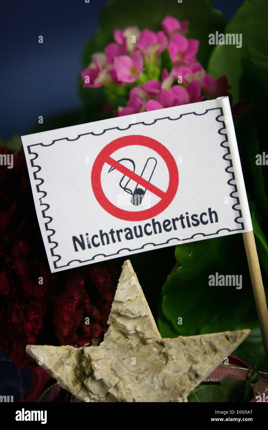 Non-fumatore del tavolo, concetti, si prega di non fumare, Th fumo, esempio, illustrazione, non fumatori e non-fumatori, segno non-fumatore Foto Stock