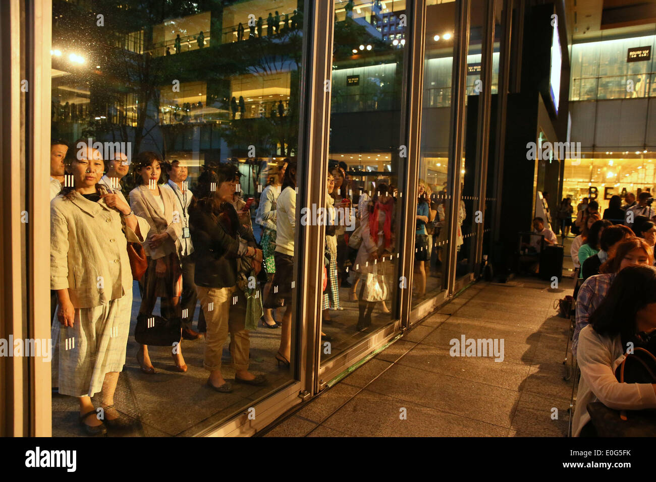 Il Brasile, a Marunouchi building, Tokyo, Giappone. Il 12 maggio 2014. Tifosi Calcio /Soccer : Atsuto Uchida del Giappone partecipa a una conferenza stampa su annuncio del 23 membri del Giappone team nazionali per il 2014 FIFA Wolrd Cup in Brasile, a Marunouchi building, Tokyo, Giappone . Credito: Giovanni Osada AFLO/sport/Alamy Live News Foto Stock