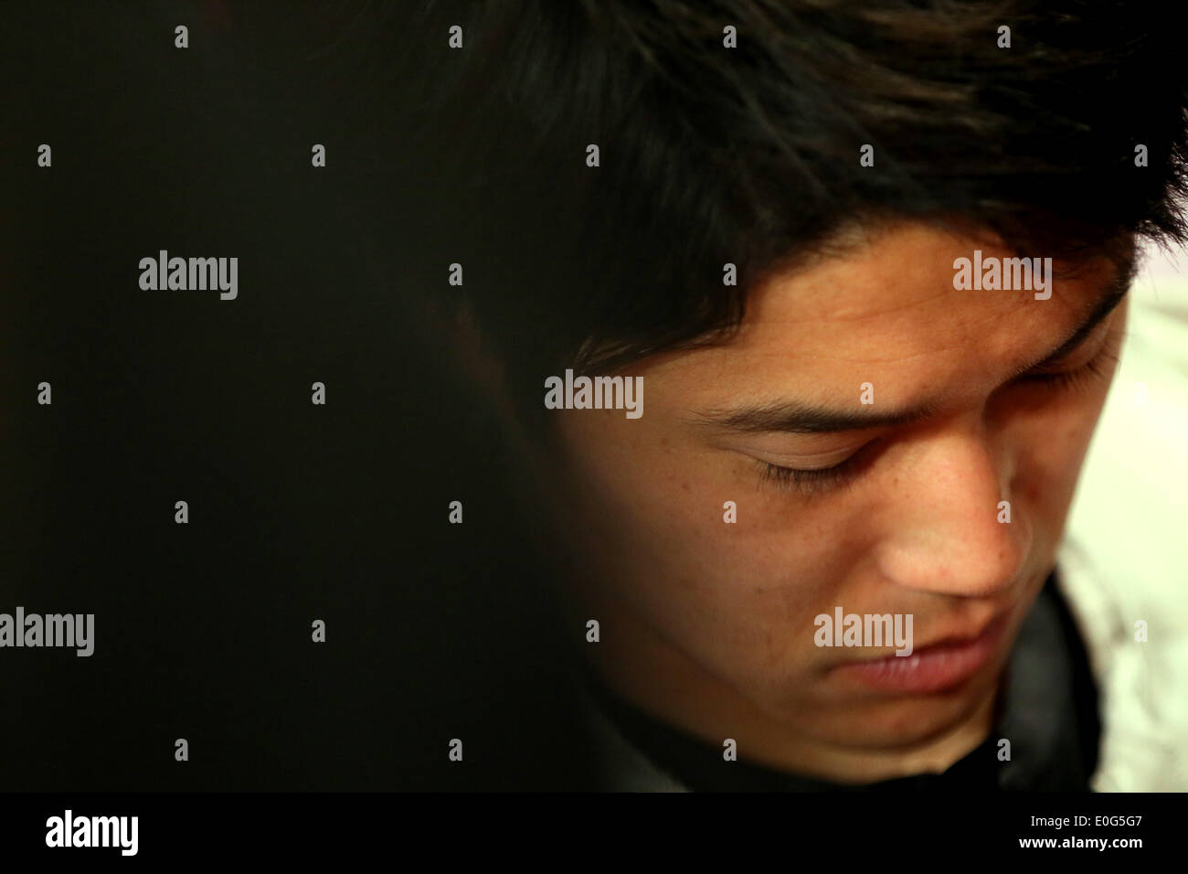 Il Brasile, a Marunouchi building, Tokyo, Giappone. Il 12 maggio 2014. Atsuto Uchida (JPN) calcio /Soccer : Atsuto Uchida del Giappone partecipa a una conferenza stampa su annuncio del 23 membri del Giappone team nazionali per il 2014 FIFA Wolrd Cup in Brasile, a Marunouchi building, Tokyo, Giappone . Credito: Giovanni Osada AFLO/sport/Alamy Live News Foto Stock