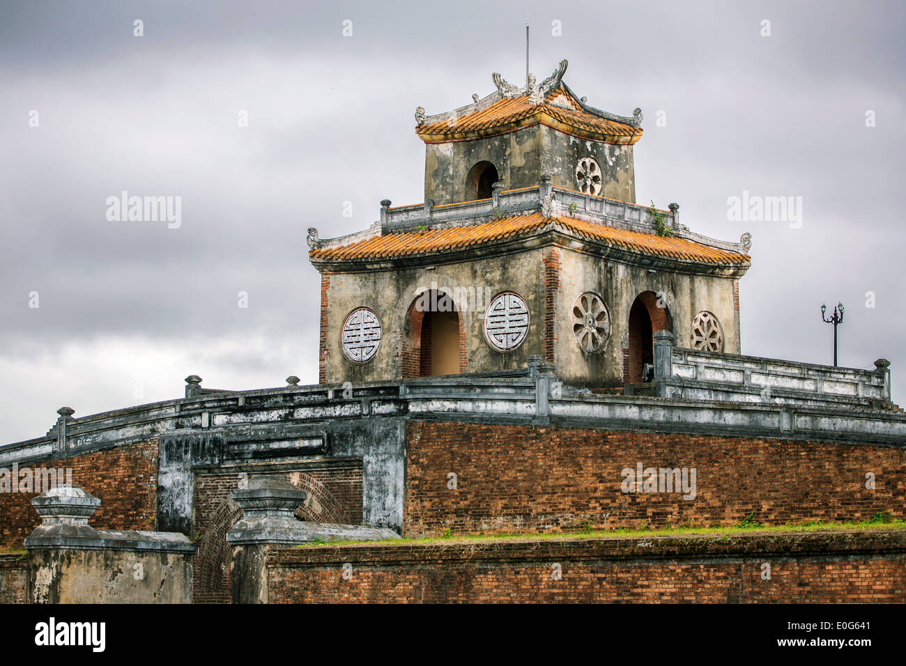 Ngan Gate del la cittadella di Hue imperial city, Vietnam Foto Stock